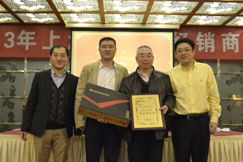 上海申威達(dá)表彰鄭州瑞光等2012年優(yōu)秀經(jīng)銷商、服務(wù)商