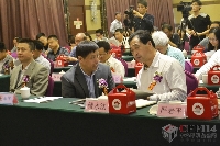 鄞州區(qū)副區(qū)長張燁文（左）、我要印總經(jīng)理王圭平（中）、寧波市貿(mào)易局副局長繆永法（右